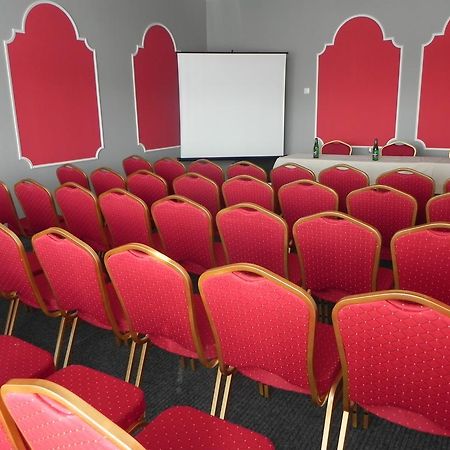 Garni Hotel Junior براتسيلافا المظهر الخارجي الصورة
