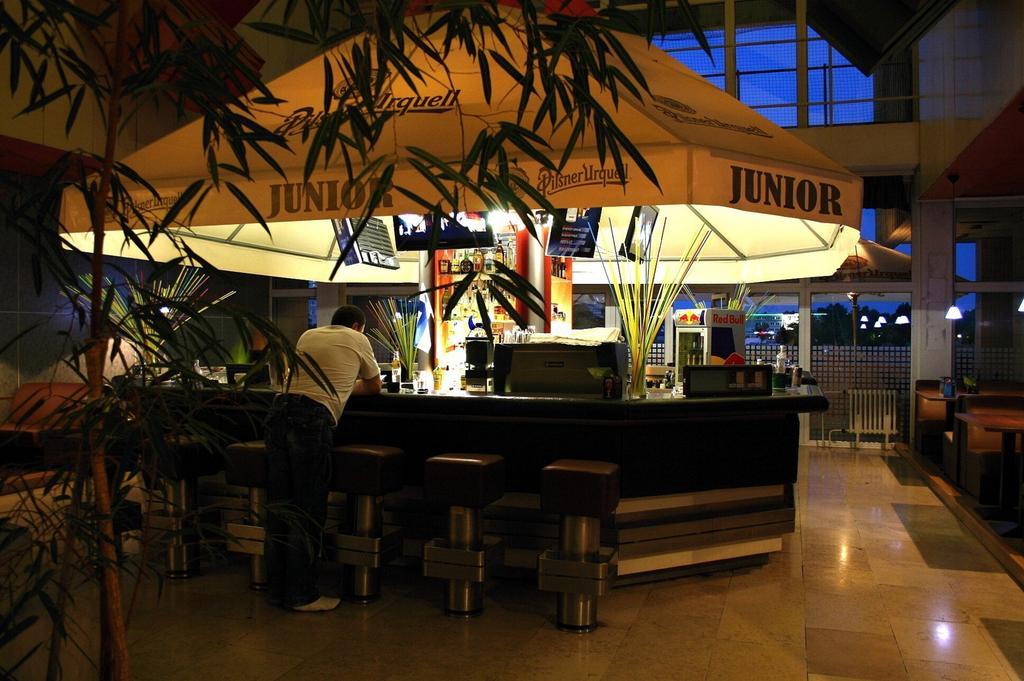 Garni Hotel Junior براتسيلافا المظهر الخارجي الصورة