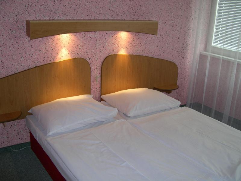 Garni Hotel Junior براتسيلافا المظهر الخارجي الصورة