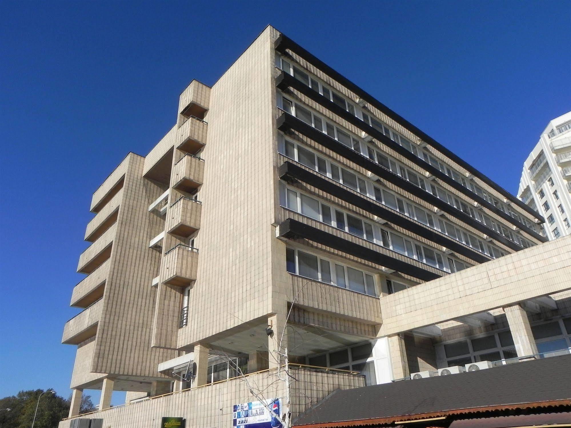 Garni Hotel Junior براتسيلافا المظهر الخارجي الصورة