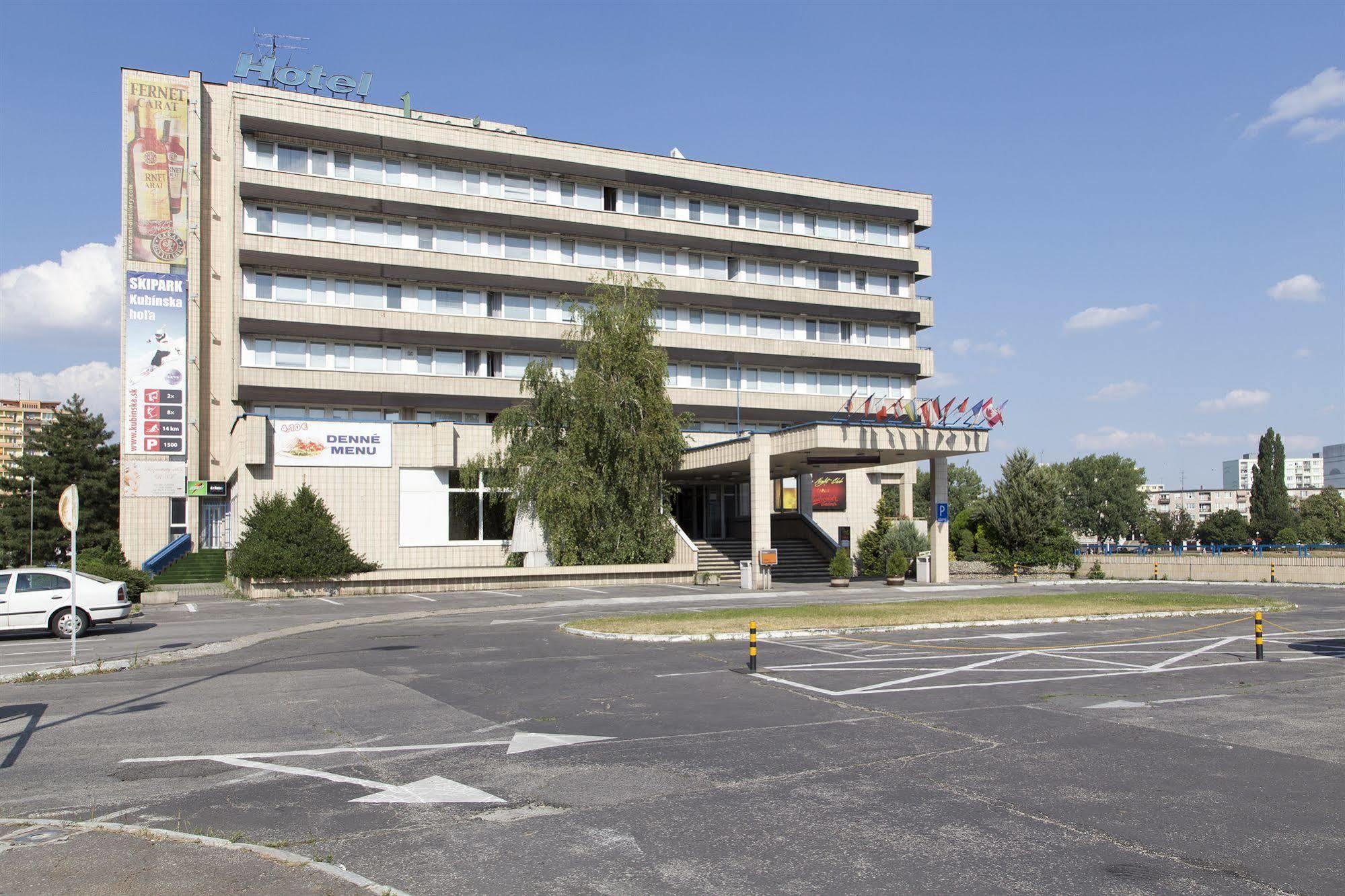 Garni Hotel Junior براتسيلافا المظهر الخارجي الصورة