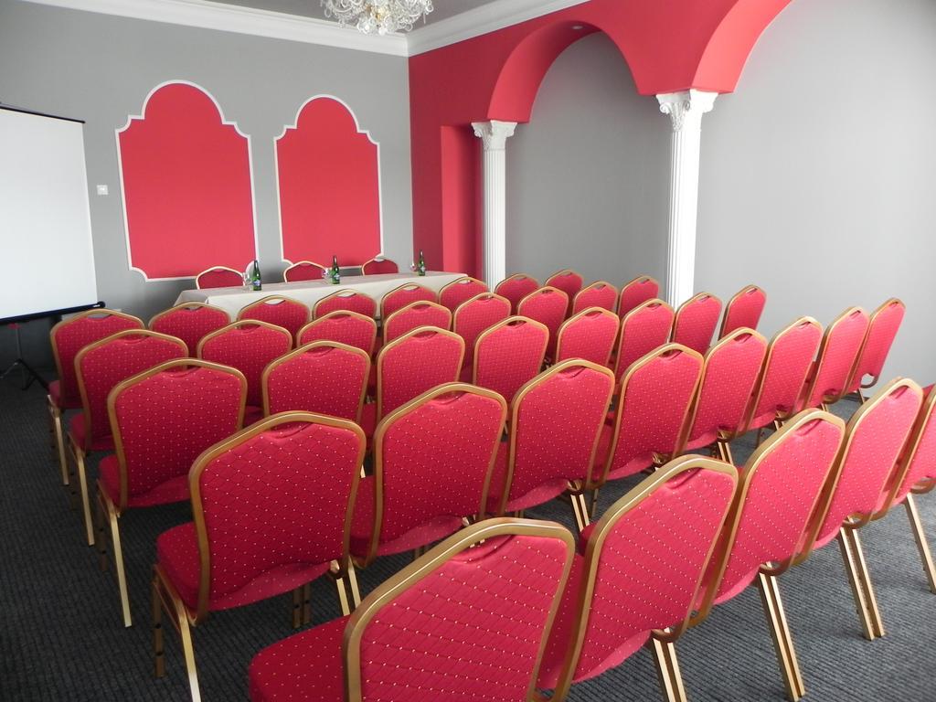 Garni Hotel Junior براتسيلافا المظهر الخارجي الصورة