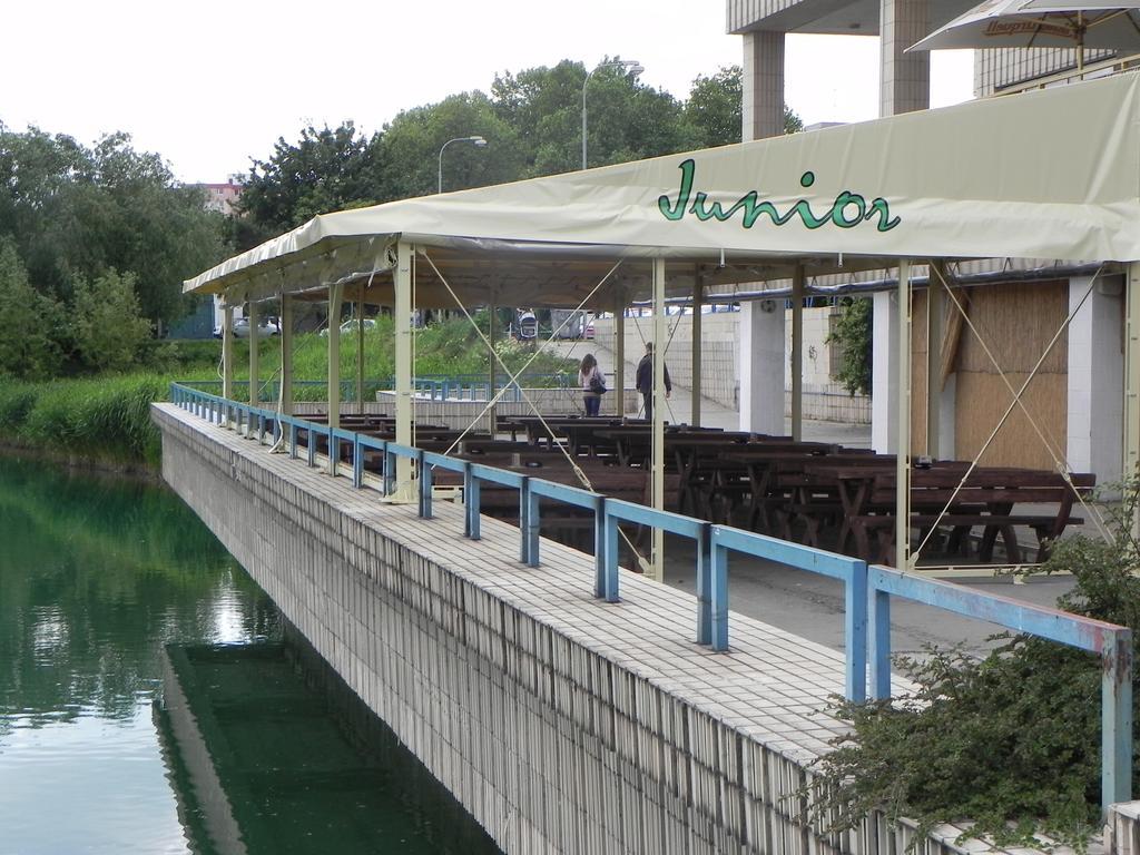Garni Hotel Junior براتسيلافا المظهر الخارجي الصورة