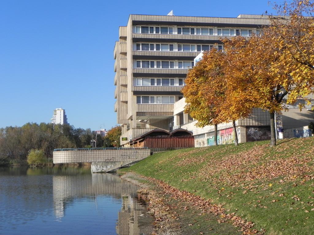 Garni Hotel Junior براتسيلافا المظهر الخارجي الصورة